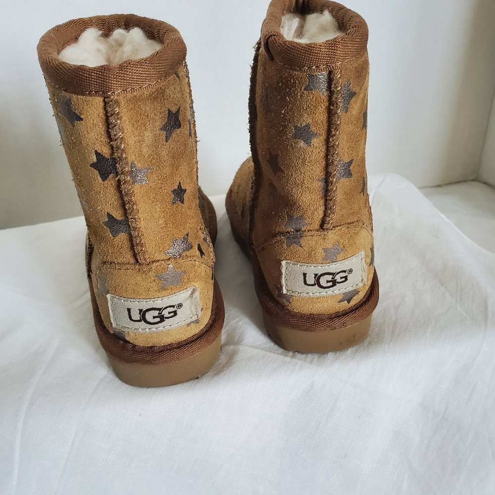 UGG boots kid size 6-excellent condition